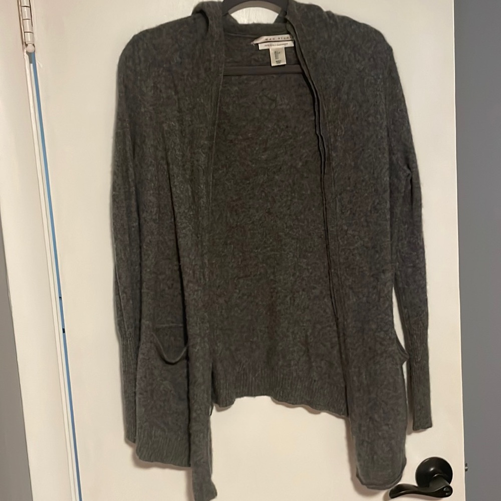 Max Studio 100% 2 ply cashmere size US Large